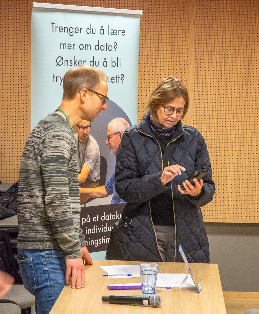 Dataveiledning. Foto: Helge Dyrholm